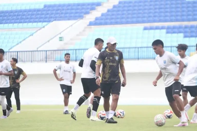 Ragil Sudirman: Pahlawan Senyap Persela yang Bikin Lamongan Bangga!